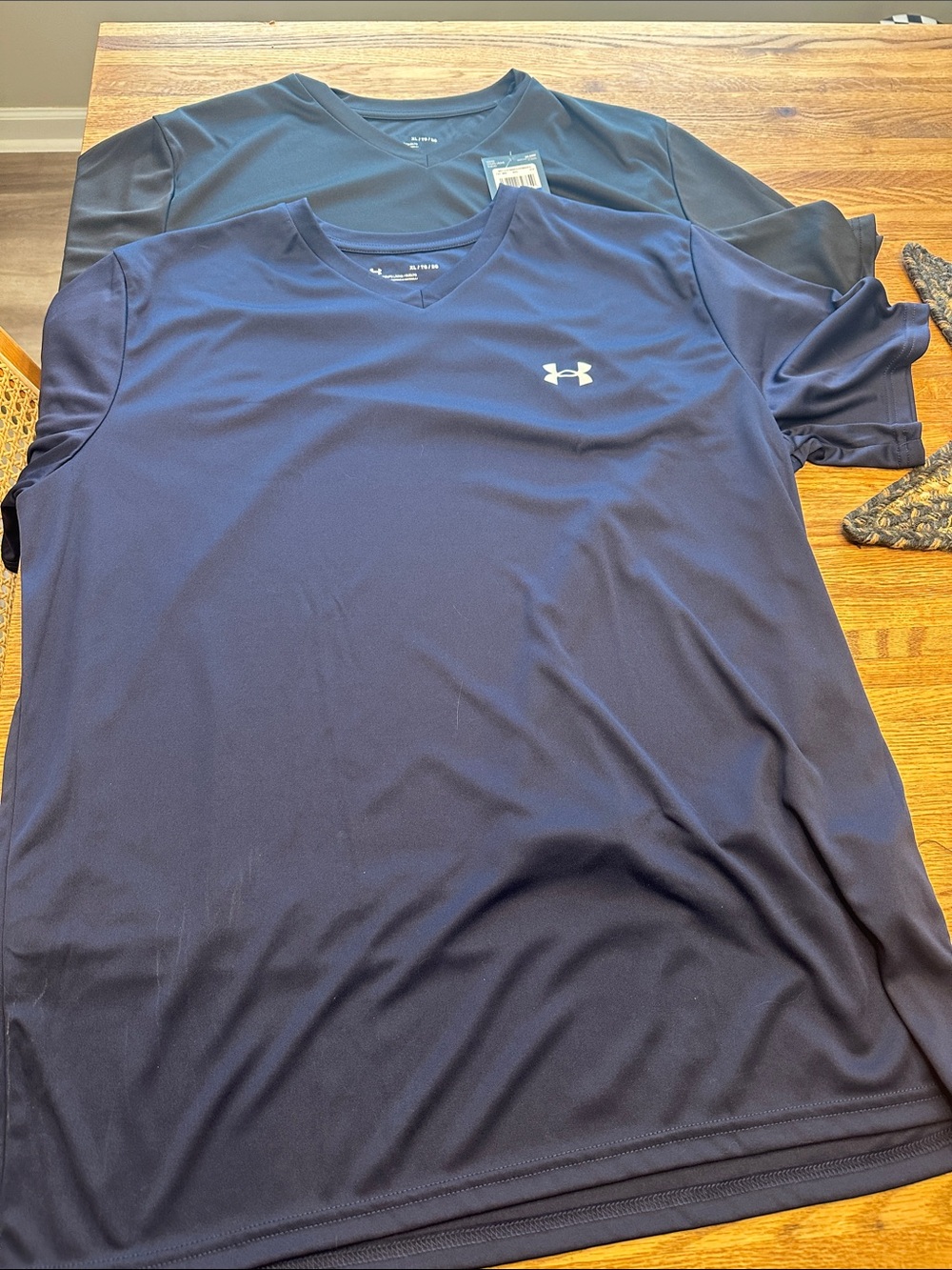 Under Armour Navy and Black Short Sleeve V‑Neck Performance Tee
